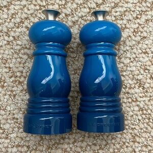 Brand new Le Creuset Petite Salt and Pepper Mill Set Marseille color